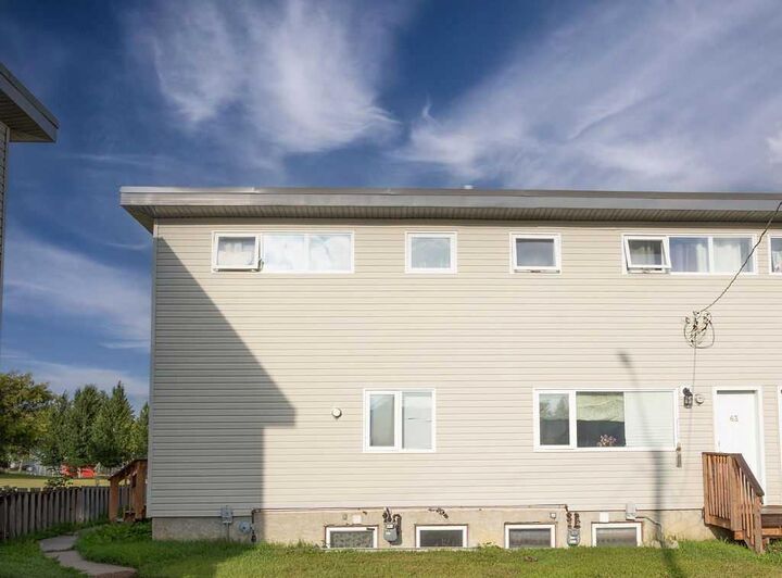 305 5 Street 63 — photo 1