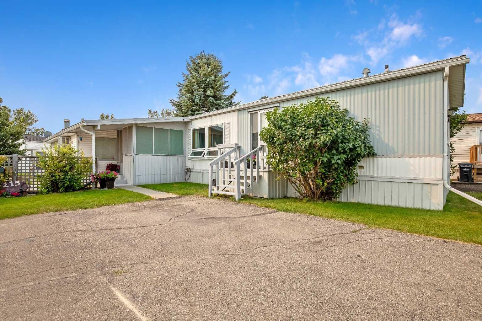 Property Photo: 215 Homestead Close AB T1V 1J8