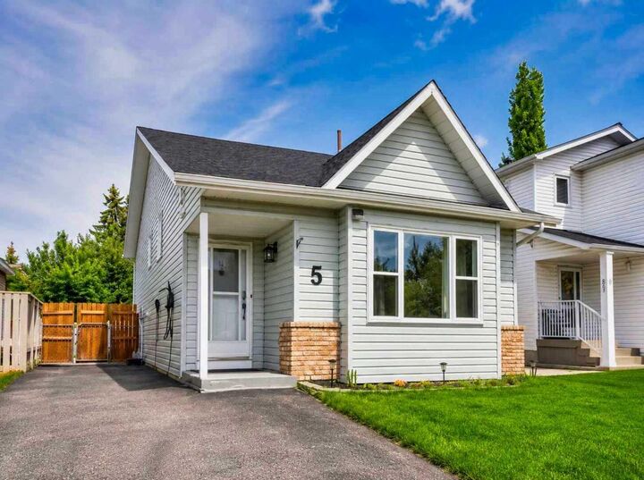 Property Photo:  5 Shawglen Court SW  AB T2Y 2R1 