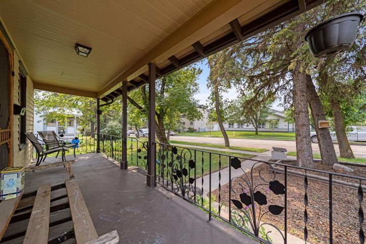 Property Photo: 4833 54 Street AB T4V 2A3