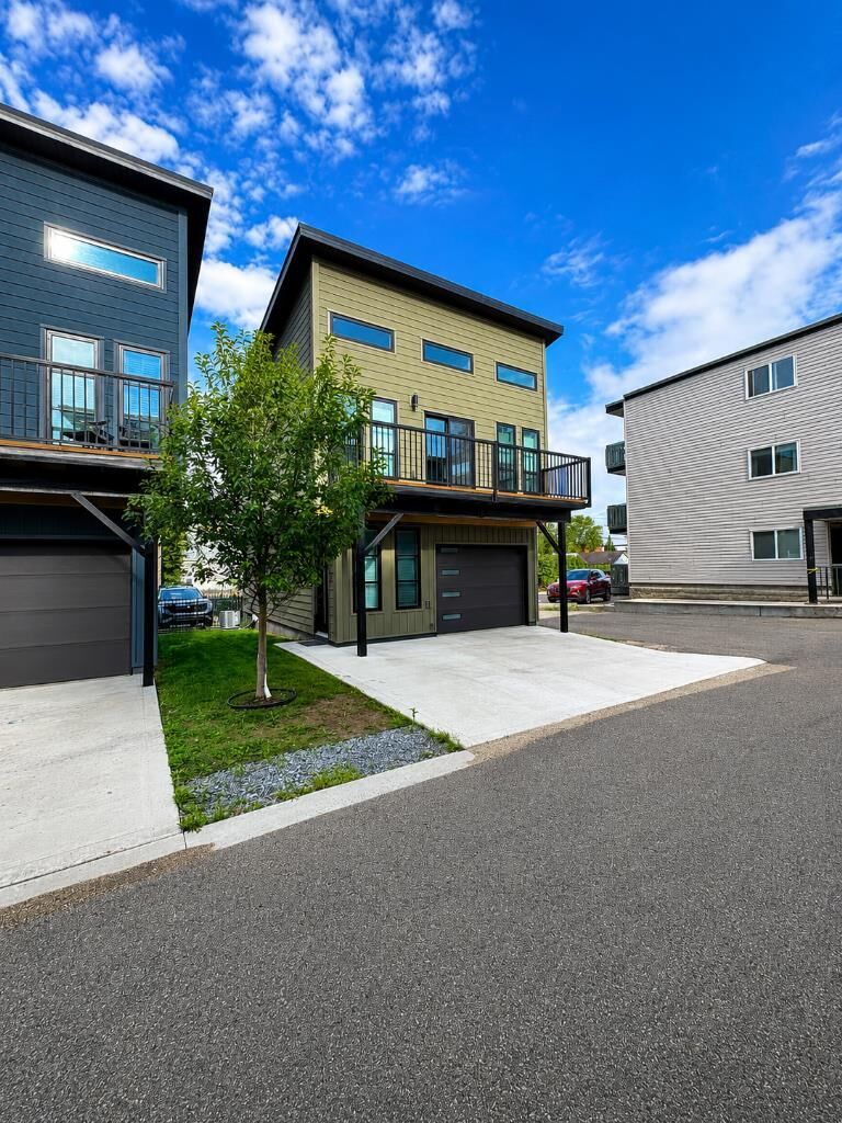 Property Photo: 5110 48A Avenue 14 AB T4V 1S1
