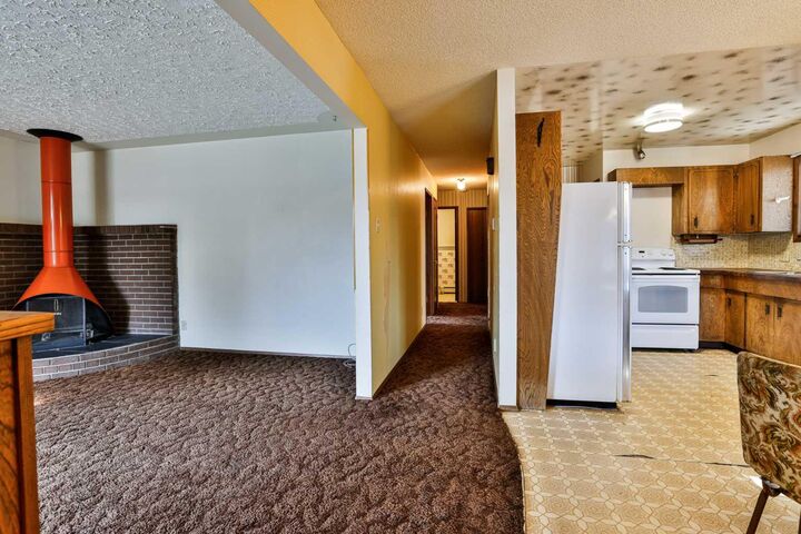 Property Photo:  1921 17 Street N  AB T1H 4W8 