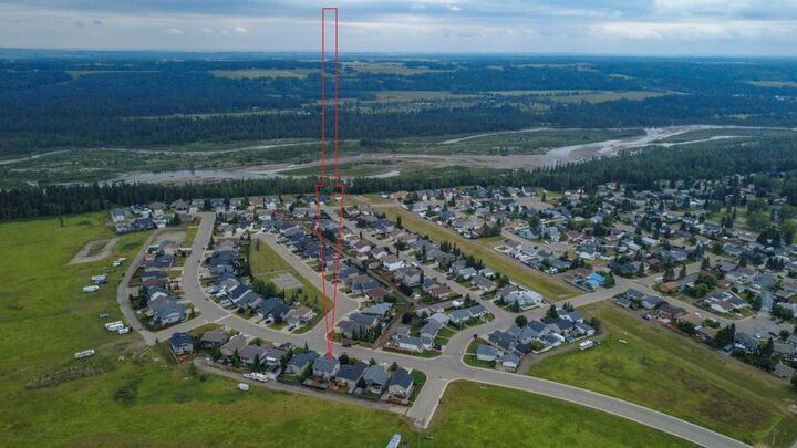 Property Photo:  122 12 Avenue NE  AB T0M 1X0 
