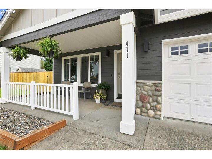 Property Photo:  411 S Maple Ave  WA 98675 