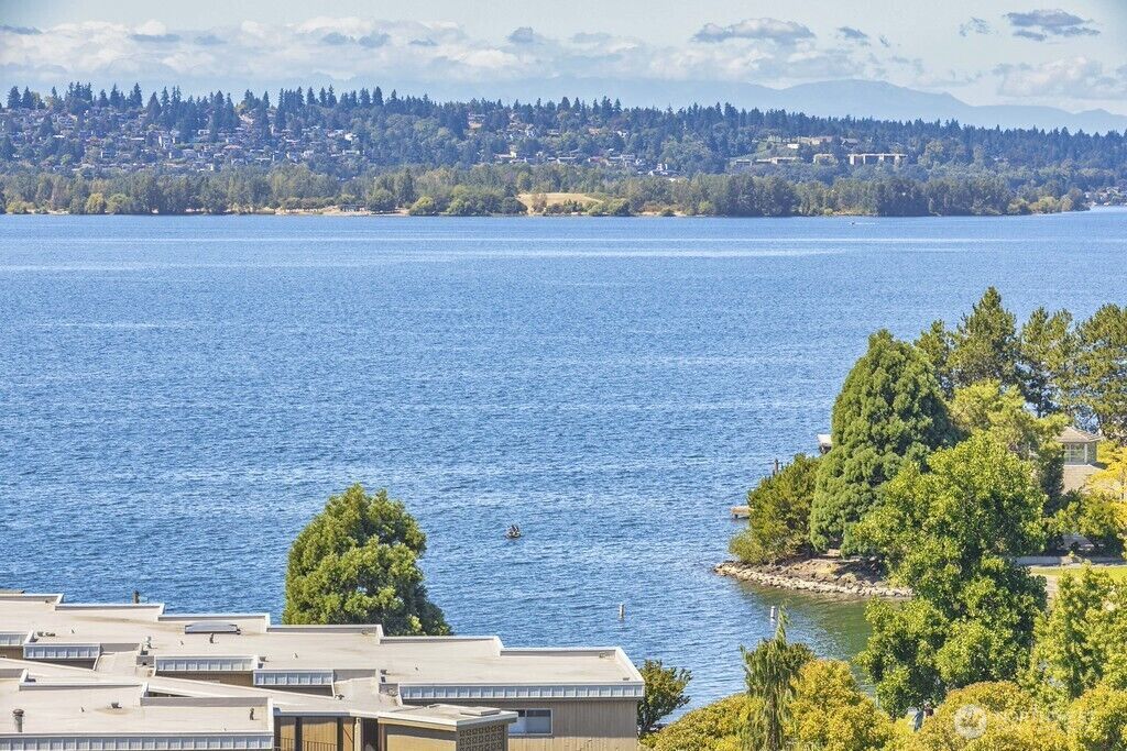 Property Photo:  108  2nd Avenue S 504  WA 98033 