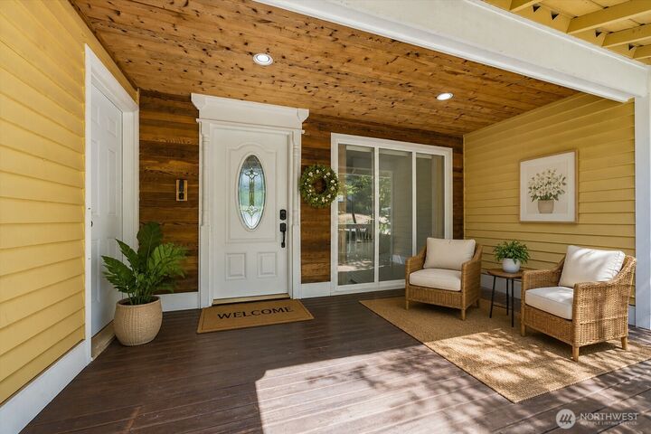 Property Photo: 15644 SE 42nd Court WA 98006