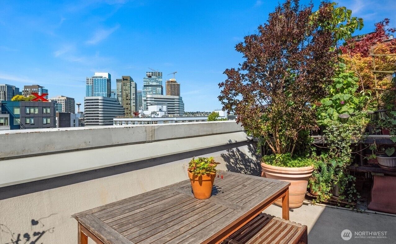 Property Photo:  417 E Pine Street 211  WA 98122 