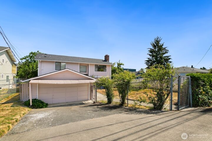 Property Photo:  6774  28th Avenue S  WA 98108 