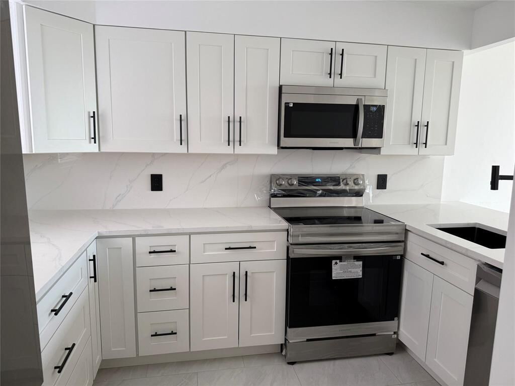 Property Photo: 112 Royal Park Drive 4B FL 33309