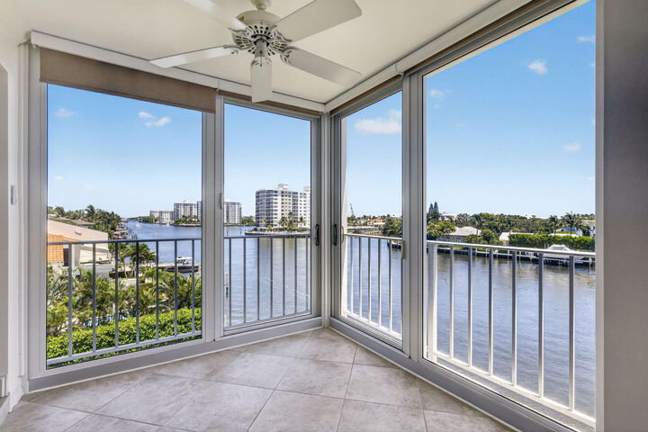 Property Photo: 555 SE 6th Avenue 4F FL 33483