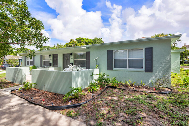 Property Photo: 701 New Jersey Street FL 33401