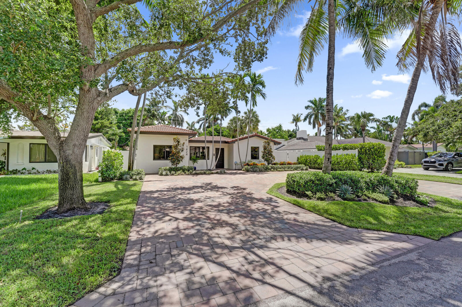 Property Photo: 1424 NE 16th Avenue FL 33304