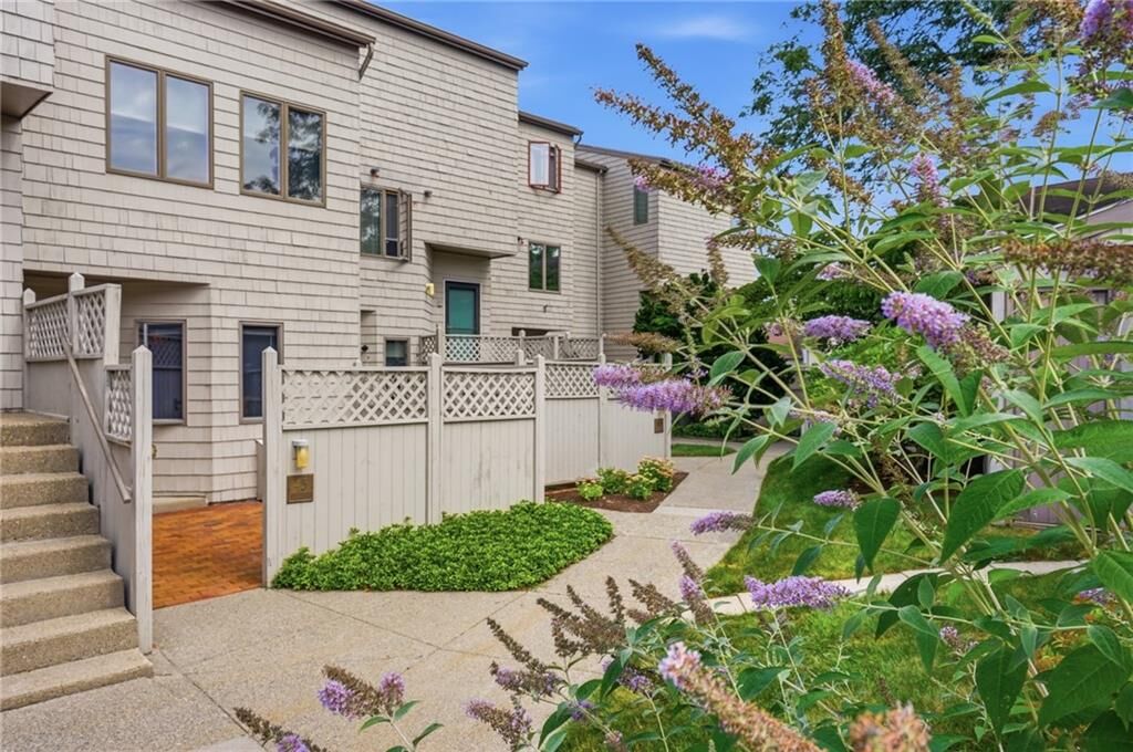 Property Photo:  45 Seabreeze Lane 45  RI 02809 