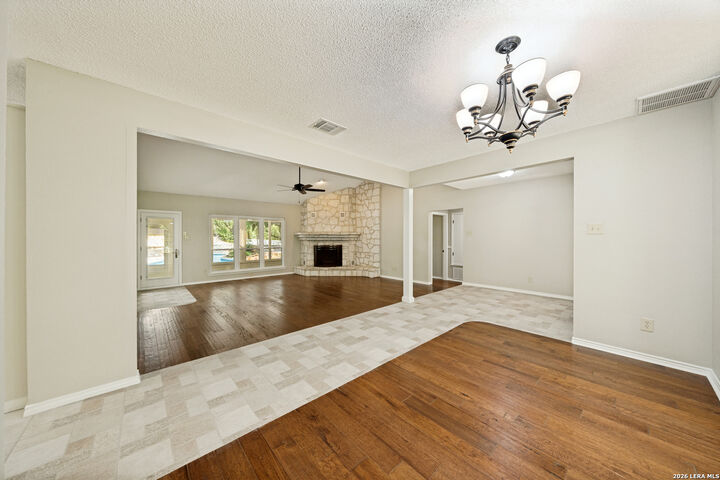 Property Photo: 111 E Oak Estates Dr TX 78260