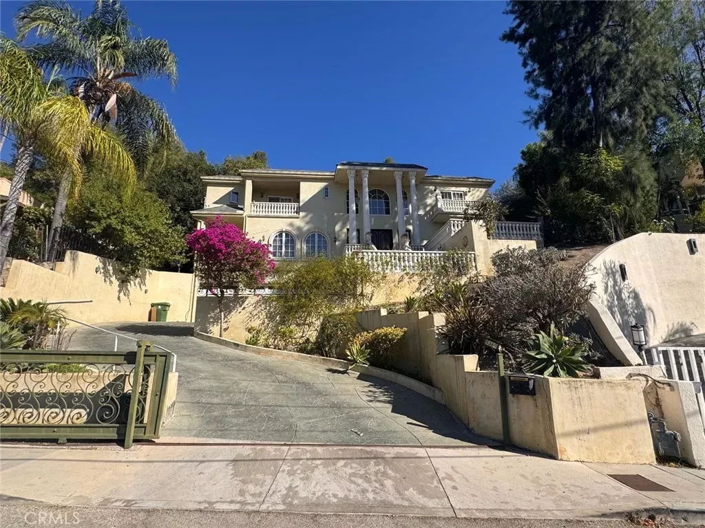 Property Photo:  5369 Medina Road  CA 91364 
