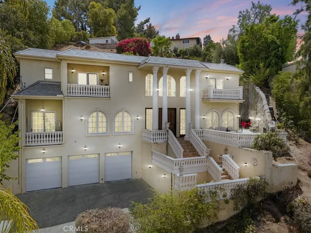 Property Photo:  5369 Medina Road  CA 91364 
