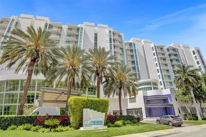 Property Photo: 3029 NE 188th St 1010 FL 33180