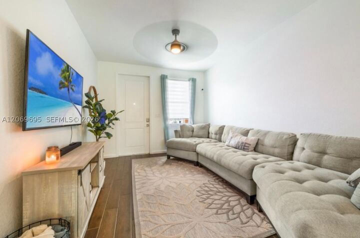 Property Photo:  1443 SE 26th Ave  FL 33035 