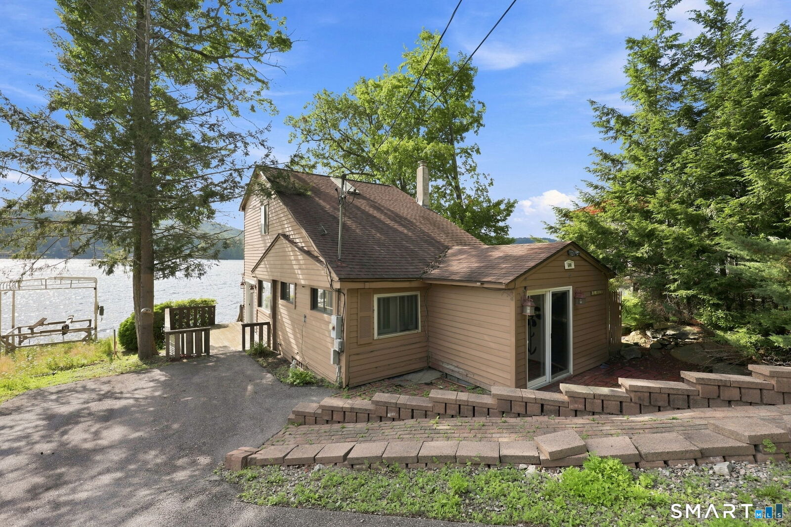 Property Photo: 600 East Wakefield Boulevard CT 06098