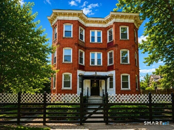 Property Photo:  37-39 Elliott Street 2R  CT 06114 
