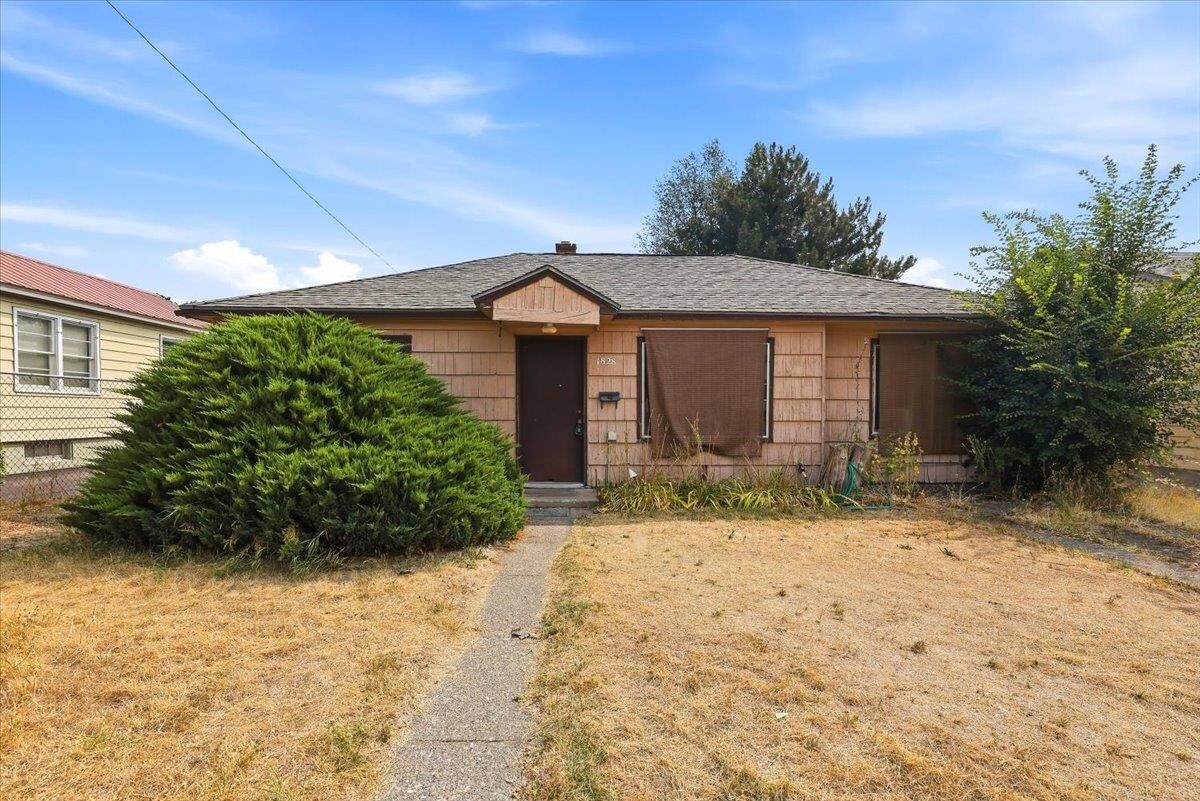 Property Photo:  1828 N Nelson St  WA 99207 