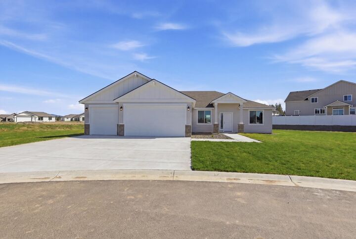Property Photo:  1226 N Park Ct  WA 99006 