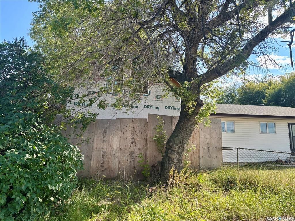 Property Photo: 1913 20th Street W SK S7M 1A3