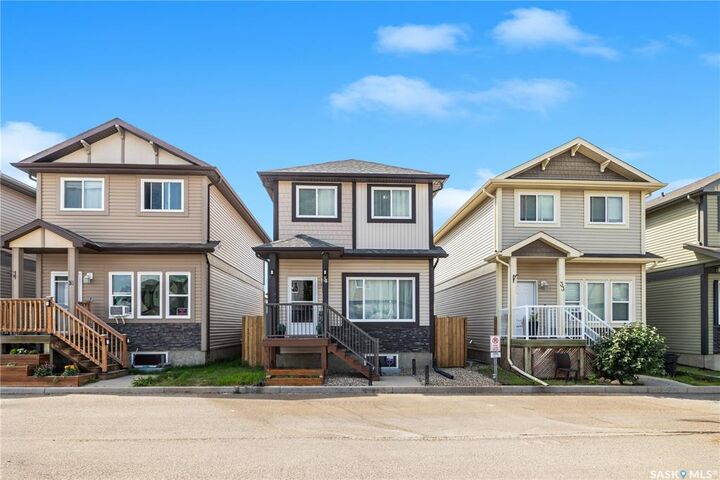 Property Photo: 235 Rosewood Boulevard E 34 SK S7V 0J2