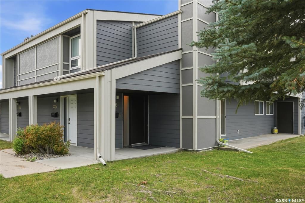 Property Photo:  425 115th Street E 216  SK S7N 2E5 