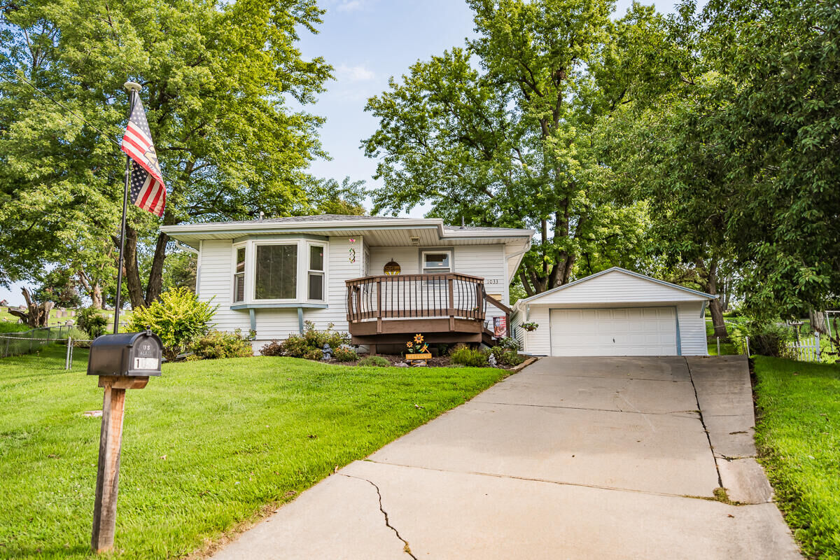 Property Photo:  1033 N Walnut  Street  IA 51534 