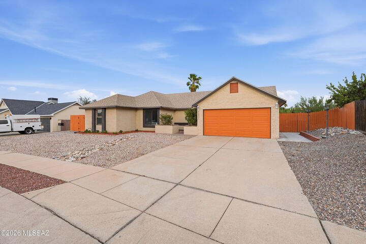 Property Photo: 2801 W Calle De Dalias AZ 85745