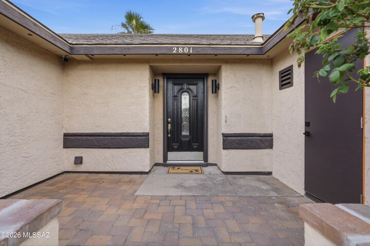 Property Photo:  2801 W Calle De Dalias  AZ 85745 