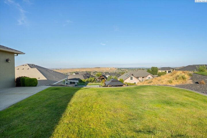 Property Photo:  623 Big Sky Dr  WA 99352 