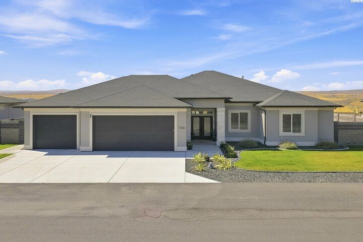 Property Photo: 7220 W 22nd Place WA 99338
