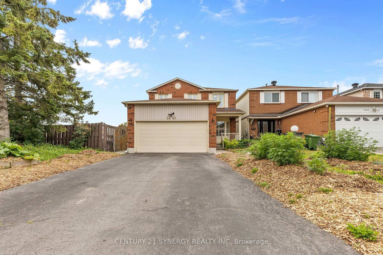 Property Photo:  1449 Laurin Crescent  ON K1E 3H3 