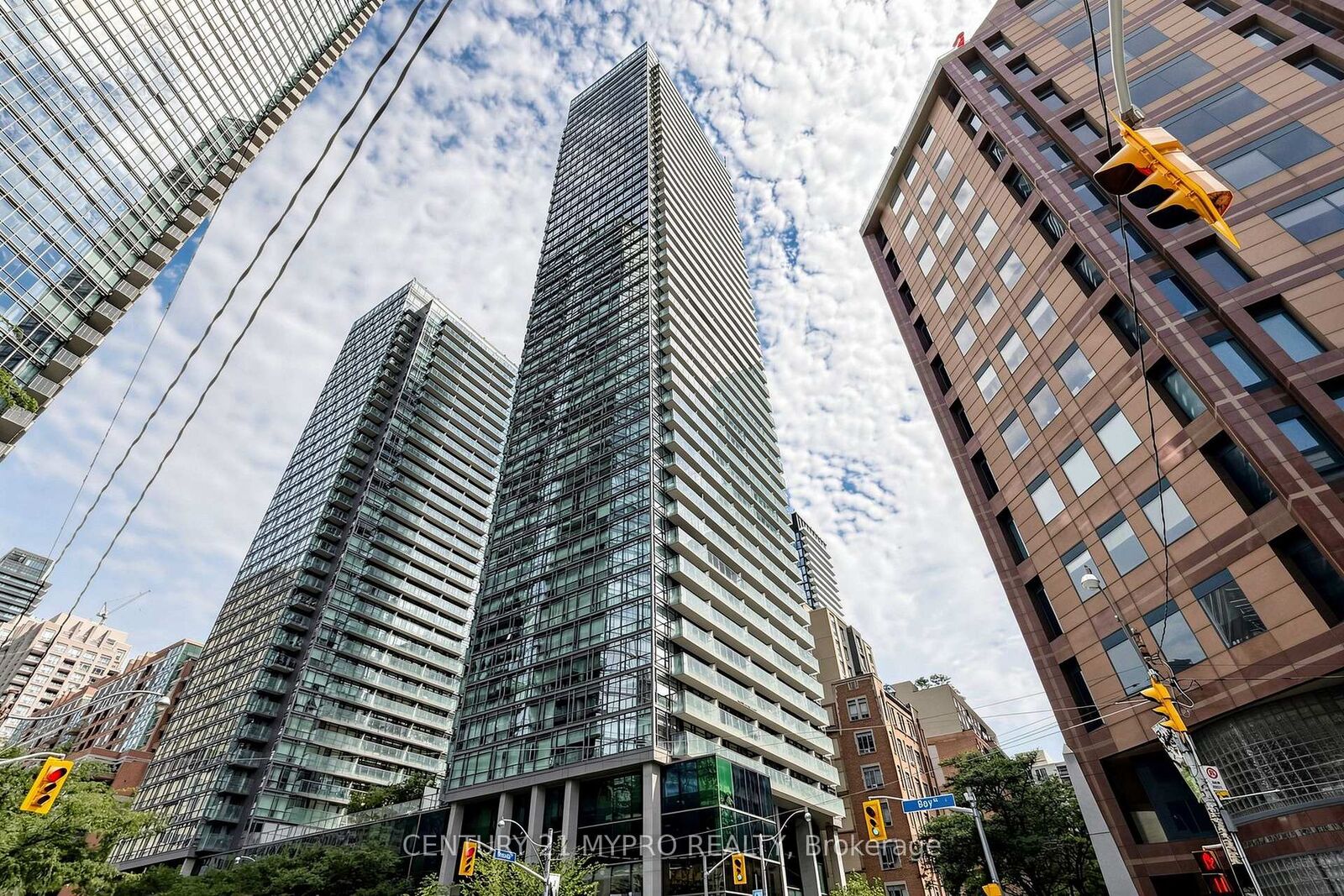 Property Photo:  38 Grenville Street 708  ON M4Y 1A5 