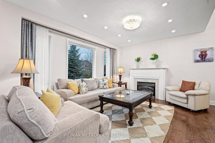 Photo de la propriété:  552 Feathergrass Crescent Main &Amp Upper  ON L4Z 3Y5 