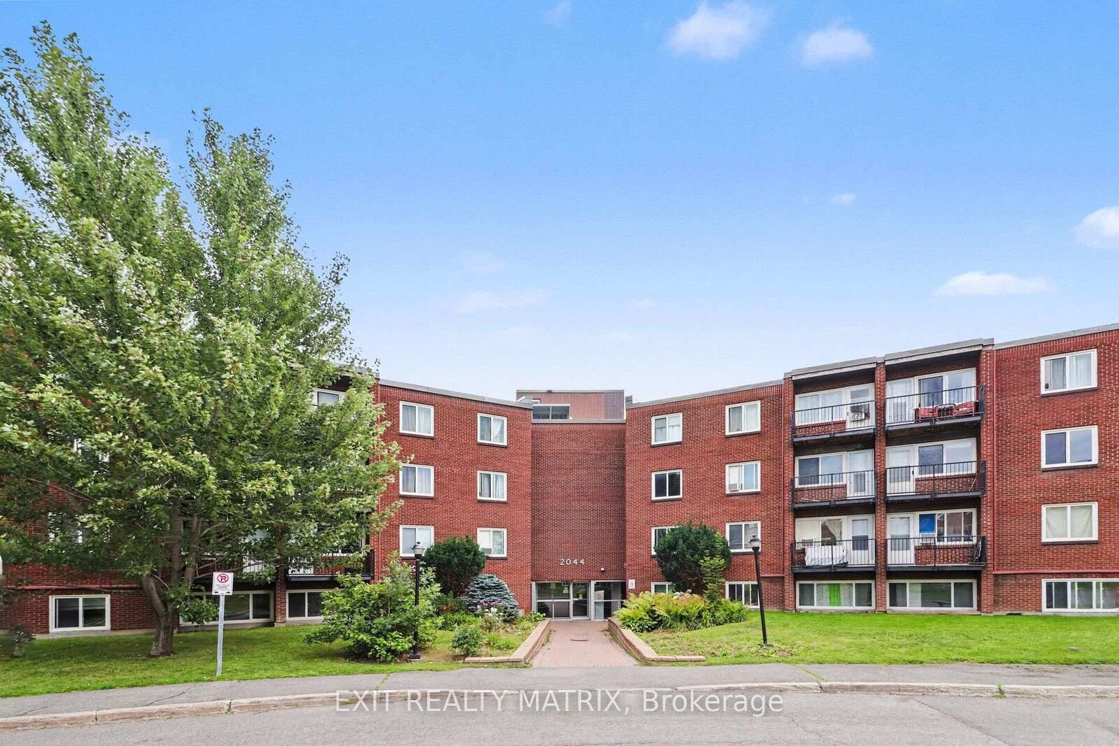Property Photo:  2044 Arrowsmith Drive 203  ON K1J 7V8 