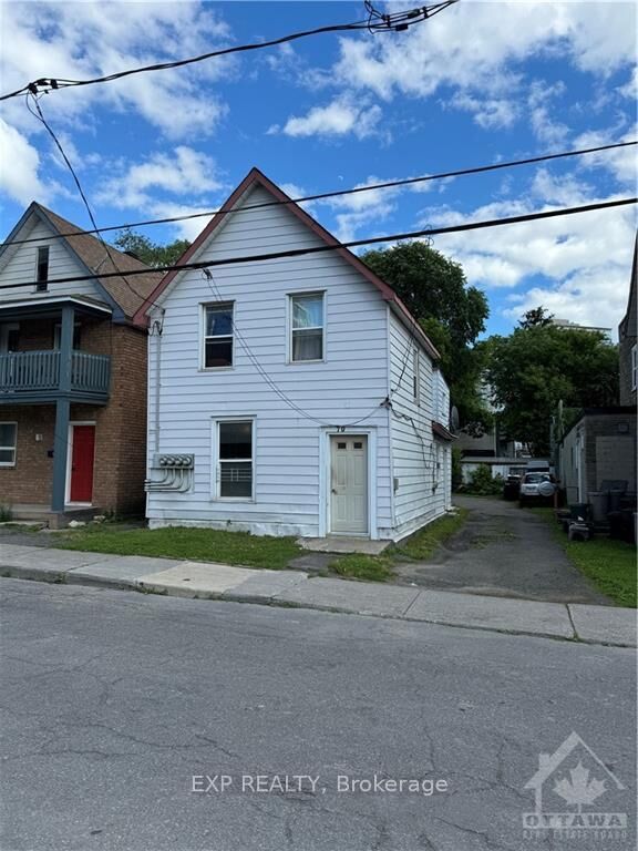 Property Photo: 70 Barrette Street 3 ON K1L 8A3