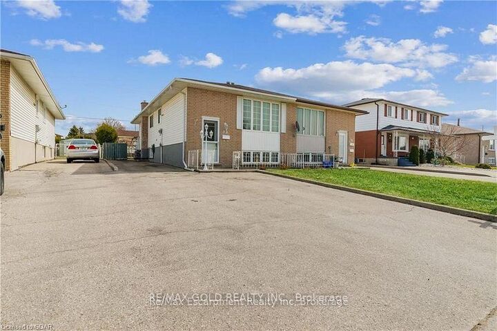 54 Bakersfield Drive — photo 1