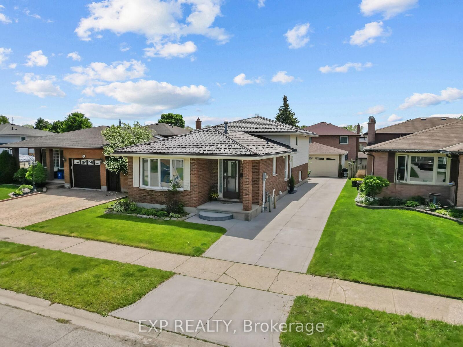 Property Photo:  56 Classic Crescent  ON N5W 5T8 