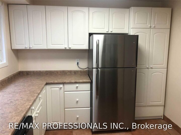 Property Photo:  4207 Beacon Lane  ON L5C 3V8 