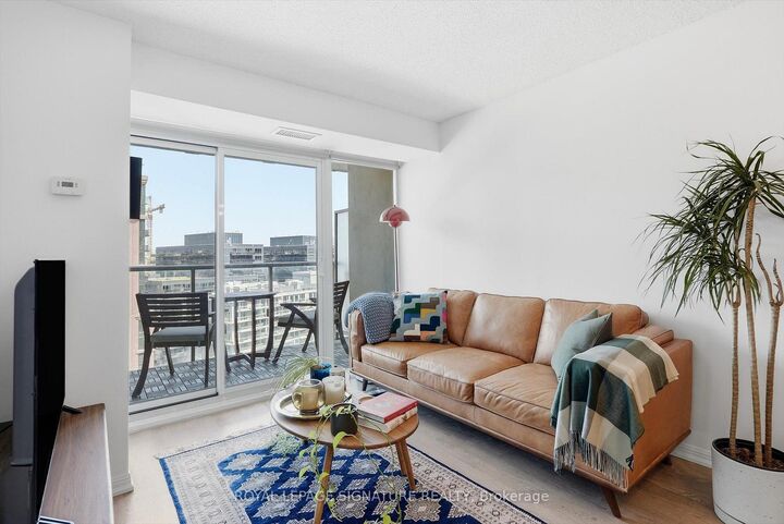 Property Photo:  125 Western Battery Road 1516  ON M6K 3R8 