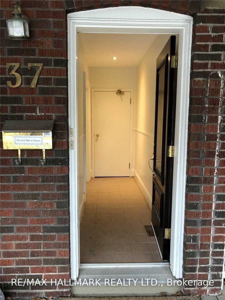 Property Photo:  37 Lola Road Upper  ON M5P 1E5 