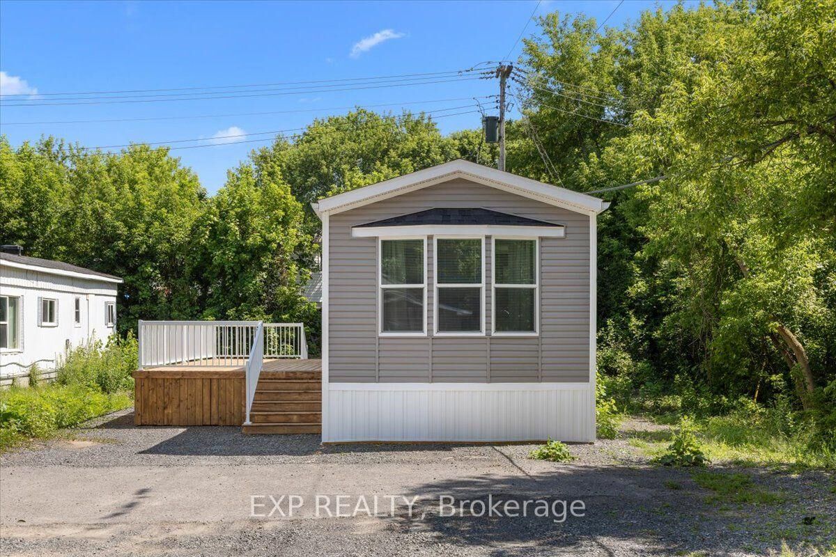 Property Photo: 35 Vanier Road ON K2H 7P6