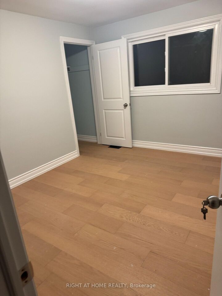 Property Photo:  32 Conlins Road E  ON M1C 1C3 