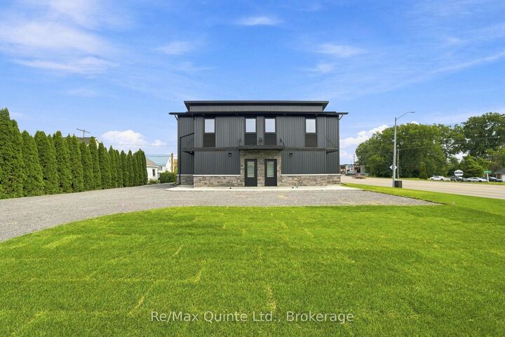 Property Photo:  5 Sienna Avenue B  ON K8P 4G5 