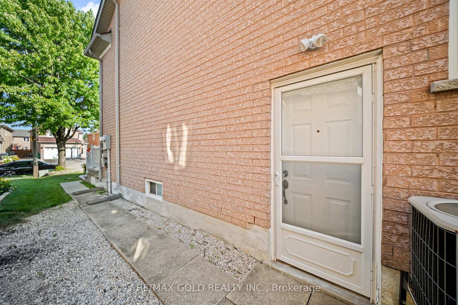 Property Photo: 21 Pacific Wind Crescent ON L6R 1Z9