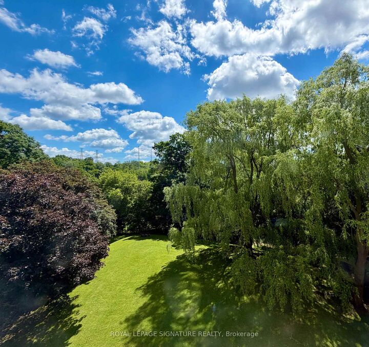 Property Photo:  20 Edgecliff Golfway 409  ON M3C 3A4 