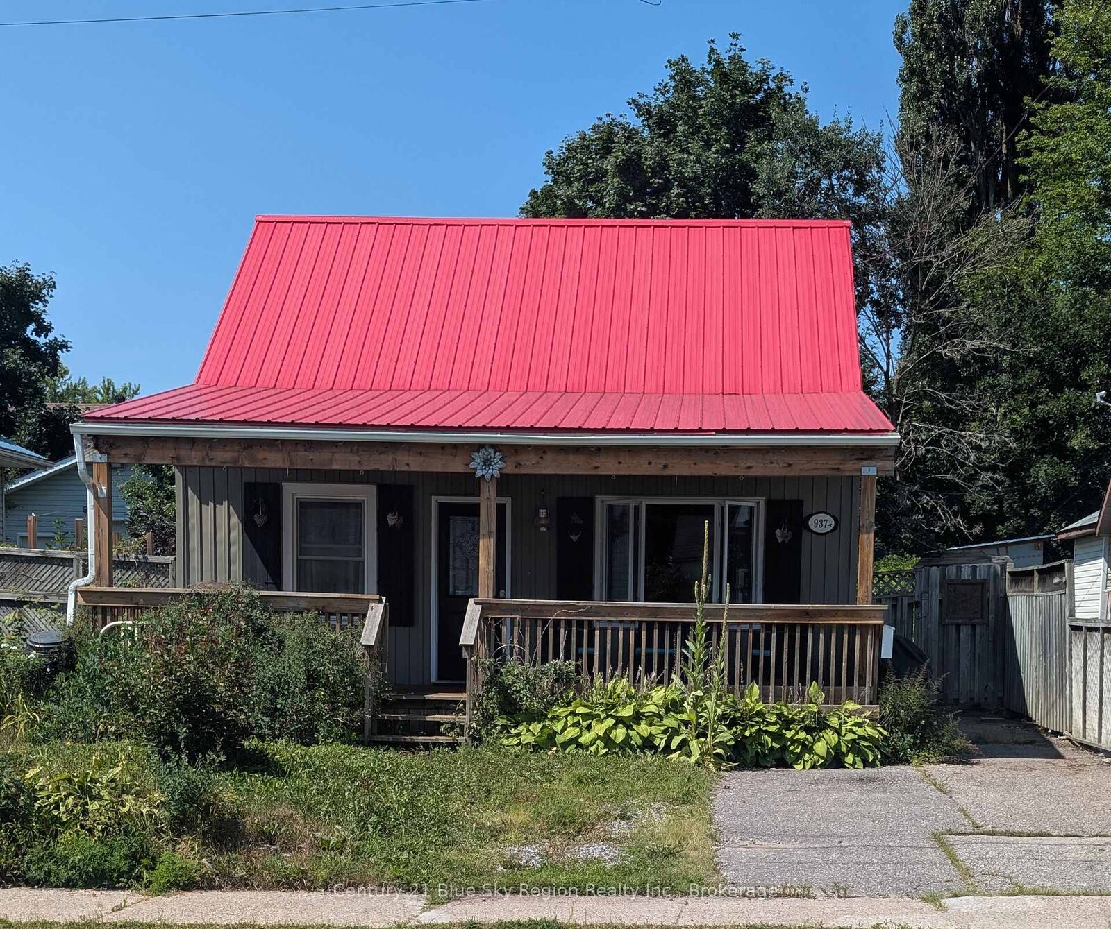 Property Photo:  937 Galt Street  ON P1B 5N5 